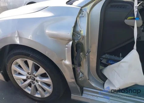 2019 Toyota Camry Le z USA, uszkodzony, nr VIN 4T1B11HK3KU260143